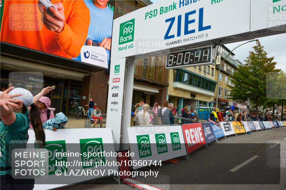 20.09.2026 - PSD Bank Halbmarathon LAZAROV Photography http://msf.ph/oto/10560744 20.09.2026 13:00:44 Ziel 4544 meine-sportfotos.de
