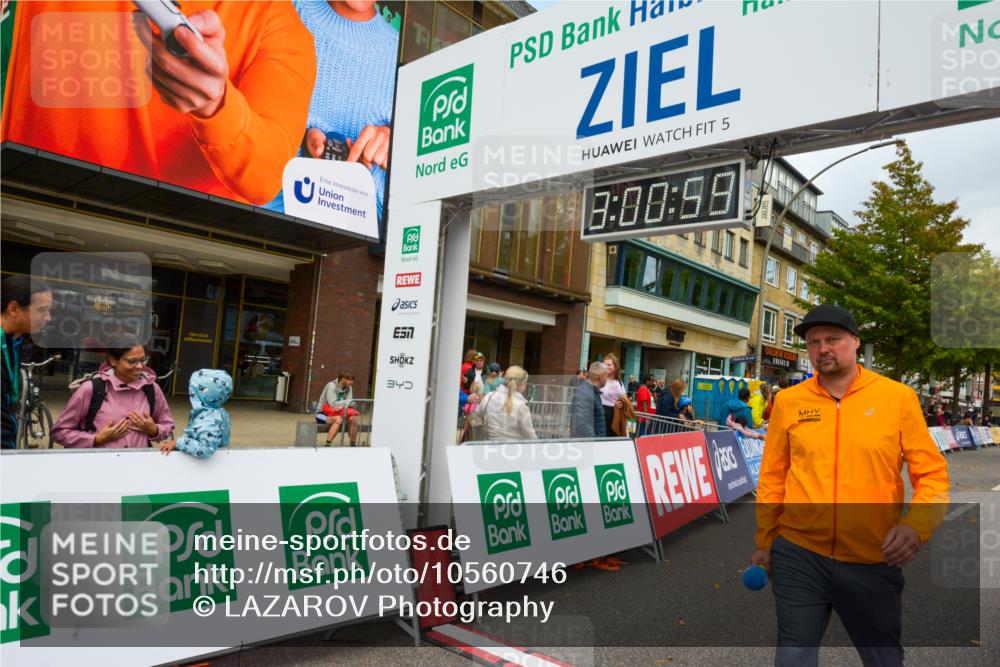 20.09.2026 - PSD Bank Halbmarathon LAZAROV Photography http://msf.ph/oto/10560746 20.09.2026 13:00:58 Ziel  meine-sportfotos.de