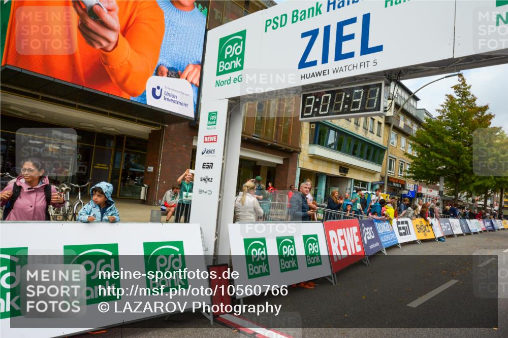 20.09.2026 - PSD Bank Halbmarathon LAZAROV Photography http://msf.ph/oto/10560766 20.09.2026 13:01:30 Ziel 2786 meine-sportfotos.de