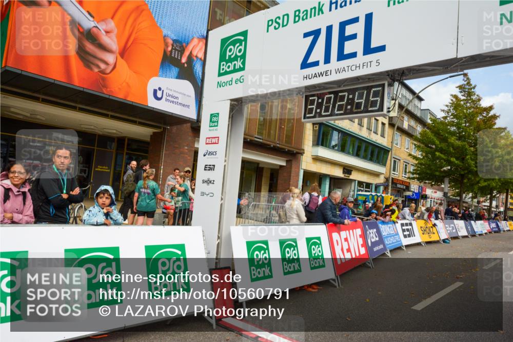 20.09.2026 - PSD Bank Halbmarathon LAZAROV Photography http://msf.ph/oto/10560791 20.09.2026 13:02:45 Ziel  meine-sportfotos.de