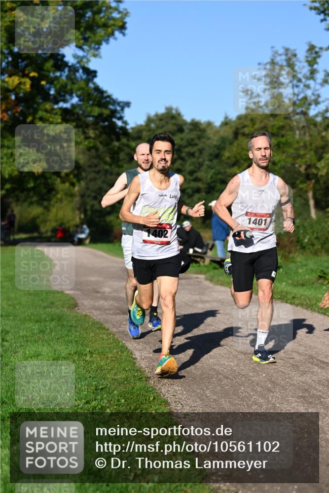 27.09.2026 - 34. Volkslauf durch das schöne Alstertal Dr. Thomas Lammeyer http://msf.ph/oto/10561102 27.09.2026 10:03:33 Laufen 1401, 1402 meine-sportfotos.de