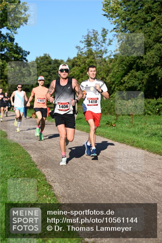 27.09.2026 - 35. Volkslauf durch das schöne Alstertal Dr. Thomas Lammeyer http://msf.ph/oto/10561144 27.09.2026 10:03:51 Laufen 1403, 1406, 1410 meine-sportfotos.de
