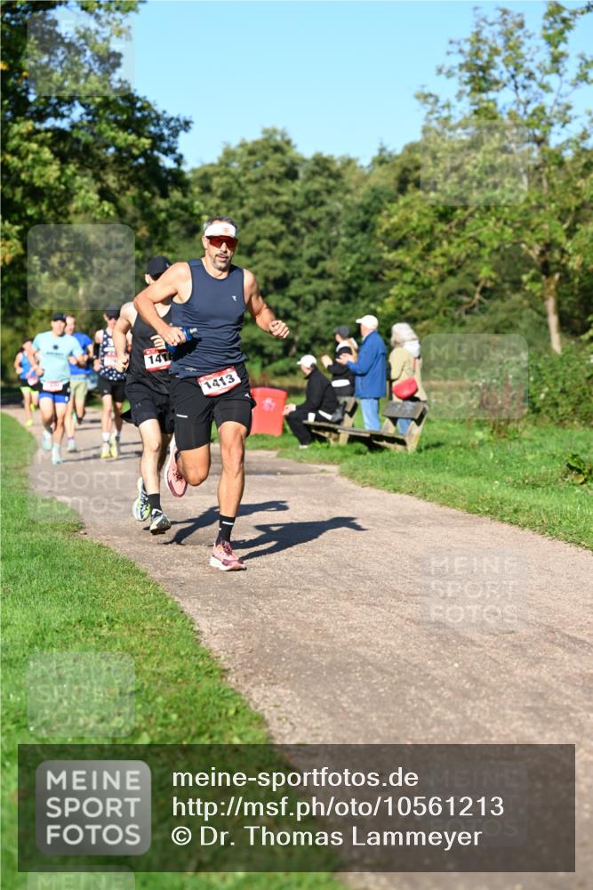 27.09.2026 - 35. Volkslauf durch das schöne Alstertal Dr. Thomas Lammeyer http://msf.ph/oto/10561213 27.09.2026 10:04:04 Laufen 1416, 1413 meine-sportfotos.de