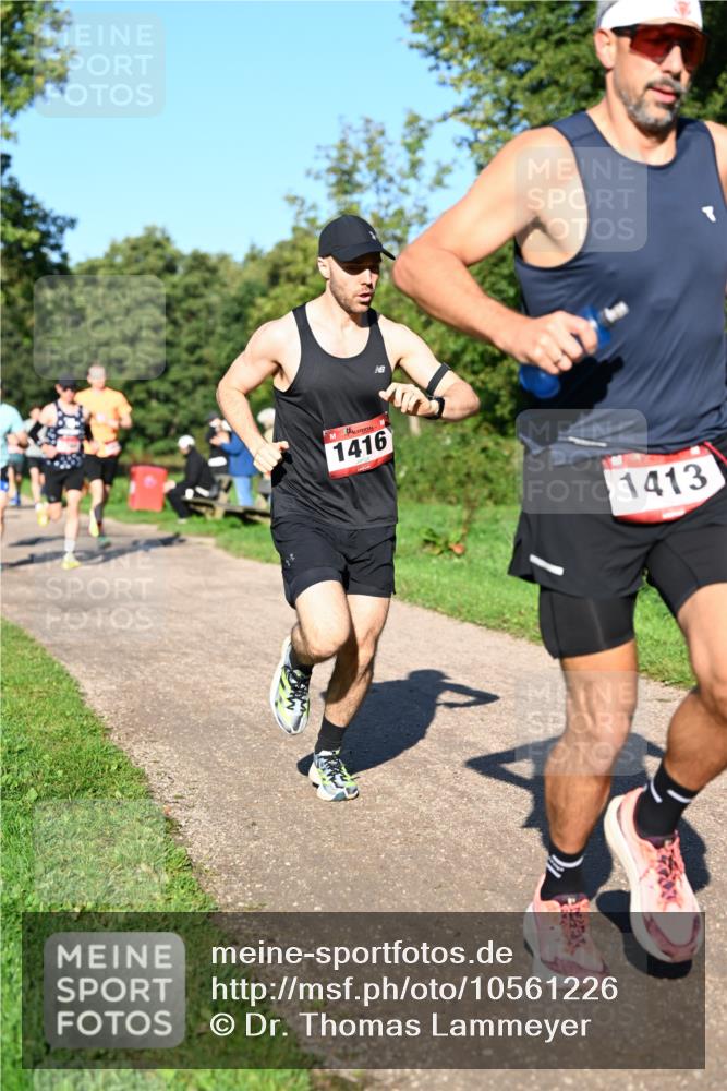 27.09.2026 - 35. Volkslauf durch das schöne Alstertal Dr. Thomas Lammeyer http://msf.ph/oto/10561226 27.09.2026 10:04:06 Laufen 1416, 1413 meine-sportfotos.de