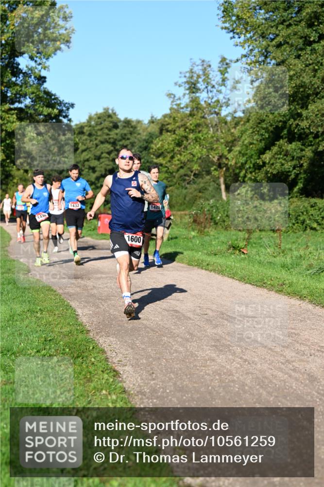 27.09.2026 - 35. Volkslauf durch das schöne Alstertal Dr. Thomas Lammeyer http://msf.ph/oto/10561259 27.09.2026 10:04:12 Laufen 1430, 1432, 1600, 1423 meine-sportfotos.de