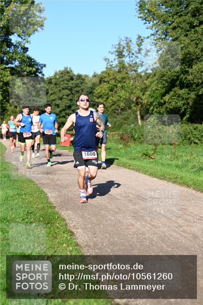 27.09.2026 - 34. Volkslauf durch das schöne Alstertal Dr. Thomas Lammeyer http://msf.ph/oto/10561260 27.09.2026 10:04:12 Laufen 1430, 1432, 1600 meine-sportfotos.de