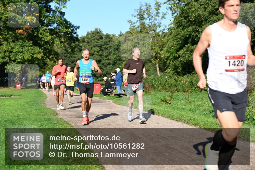 27.09.2026 - 35. Volkslauf durch das schöne Alstertal Dr. Thomas Lammeyer http://msf.ph/oto/10561282 27.09.2026 10:04:17 Laufen 1699, 1419, 1445, 1424, 1420 meine-sportfotos.de