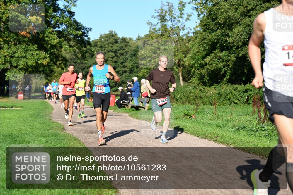 27.09.2026 - 35. Volkslauf durch das schöne Alstertal Dr. Thomas Lammeyer http://msf.ph/oto/10561283 27.09.2026 10:04:17 Laufen 1699, 419, 1445, 1424, 1 meine-sportfotos.de