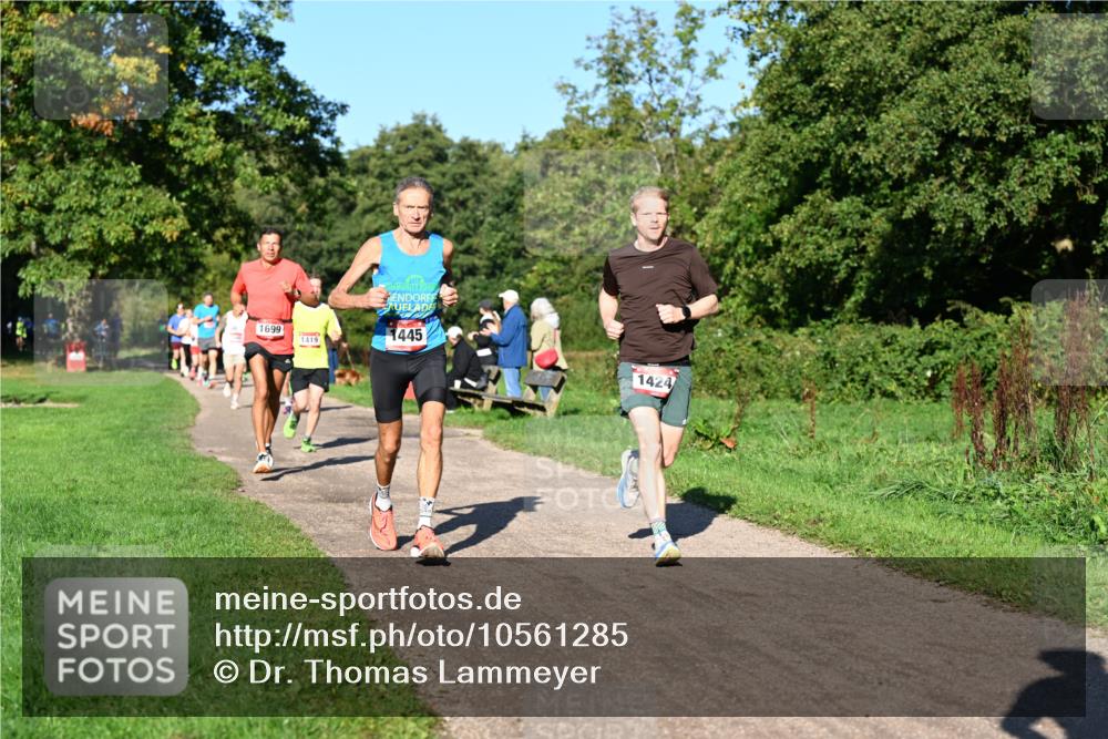 27.09.2026 - 34. Volkslauf durch das schöne Alstertal Dr. Thomas Lammeyer http://msf.ph/oto/10561285 27.09.2026 10:04:17 Laufen 1699, 1419, 1445, 1424 meine-sportfotos.de