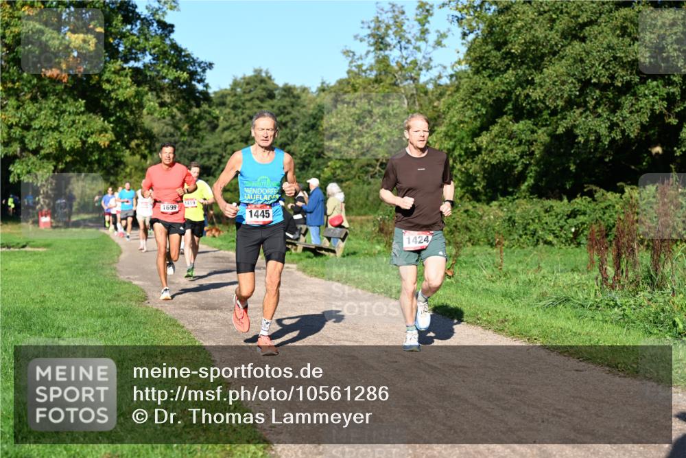 27.09.2026 - 34. Volkslauf durch das schöne Alstertal Dr. Thomas Lammeyer http://msf.ph/oto/10561286 27.09.2026 10:04:17 Laufen 1699, 1419, 1445, 1424 meine-sportfotos.de