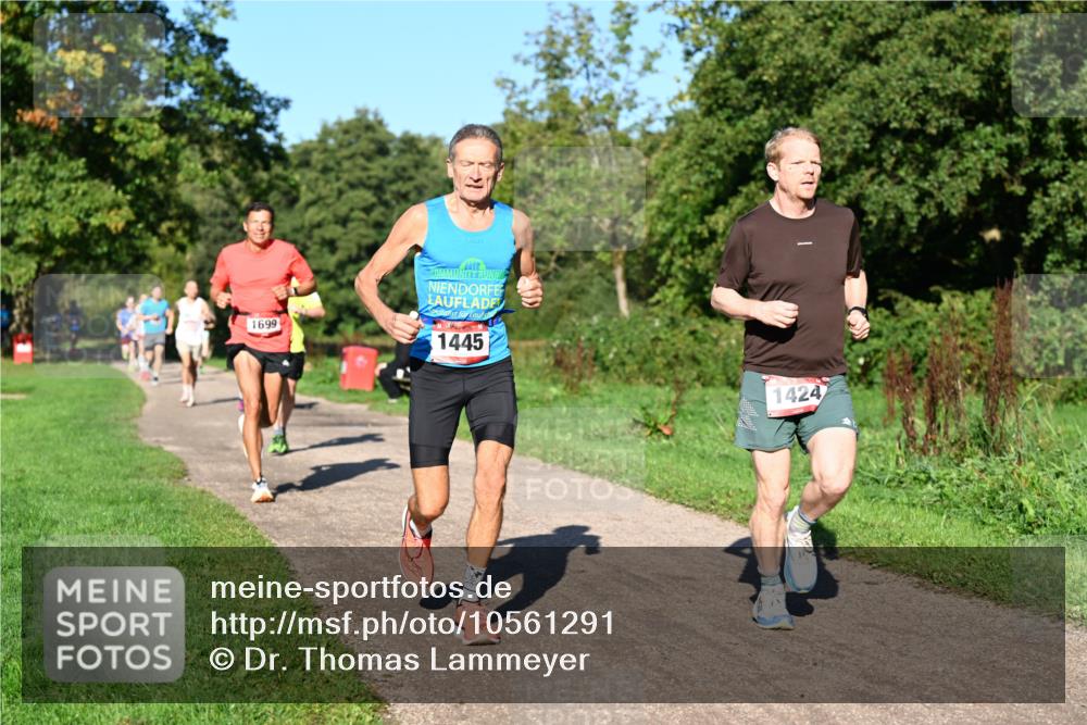 27.09.2026 - 35. Volkslauf durch das schöne Alstertal Dr. Thomas Lammeyer http://msf.ph/oto/10561291 27.09.2026 10:04:18 Laufen 1699, 1445, 1424 meine-sportfotos.de