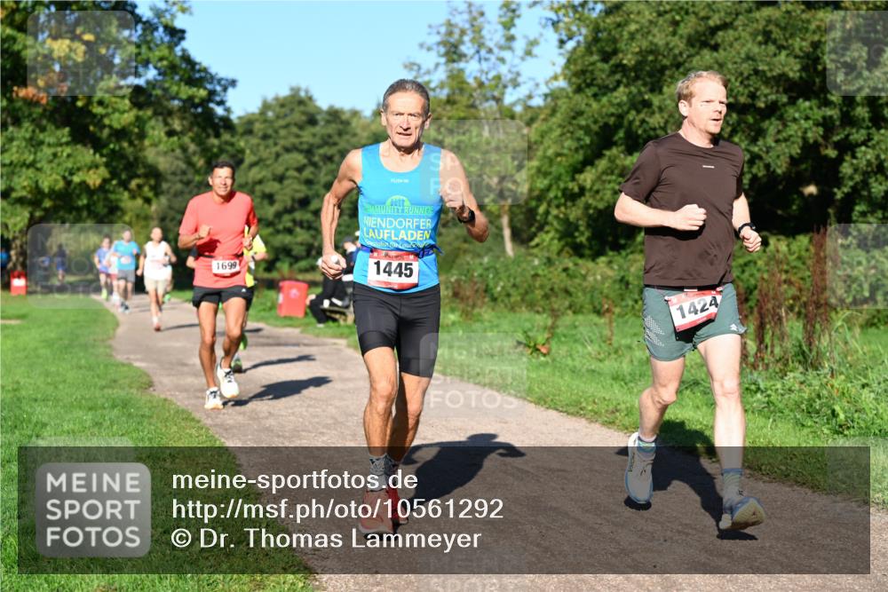 27.09.2026 - 35. Volkslauf durch das schöne Alstertal Dr. Thomas Lammeyer http://msf.ph/oto/10561292 27.09.2026 10:04:18 Laufen 1699, 1445, 1424 meine-sportfotos.de
