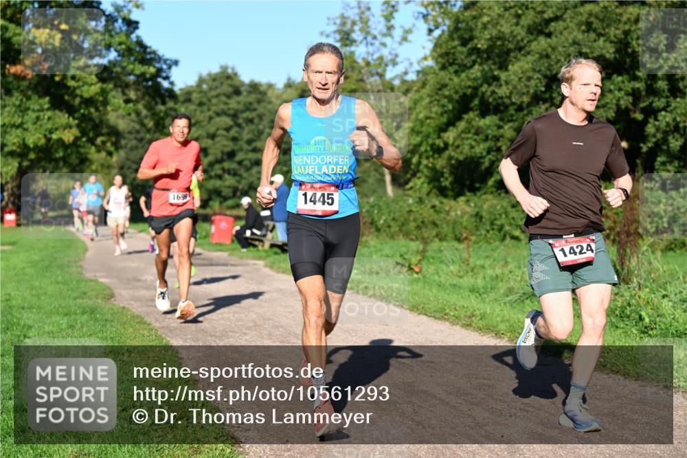 27.09.2026 - 34. Volkslauf durch das schöne Alstertal Dr. Thomas Lammeyer http://msf.ph/oto/10561293 27.09.2026 10:04:18 Laufen 1699, 1445, 1424 meine-sportfotos.de
