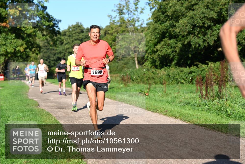 27.09.2026 - 34. Volkslauf durch das schöne Alstertal Dr. Thomas Lammeyer http://msf.ph/oto/10561300 27.09.2026 10:04:19 Laufen 1419, 1699 meine-sportfotos.de