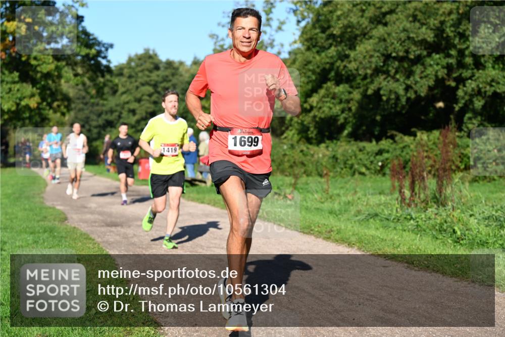 27.09.2026 - 34. Volkslauf durch das schöne Alstertal Dr. Thomas Lammeyer http://msf.ph/oto/10561304 27.09.2026 10:04:20 Laufen 1419, 1699 meine-sportfotos.de