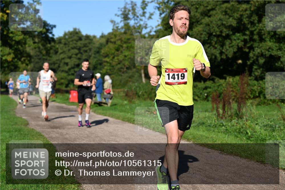 27.09.2026 - 35. Volkslauf durch das schöne Alstertal Dr. Thomas Lammeyer http://msf.ph/oto/10561315 27.09.2026 10:04:21 Laufen 1419 meine-sportfotos.de