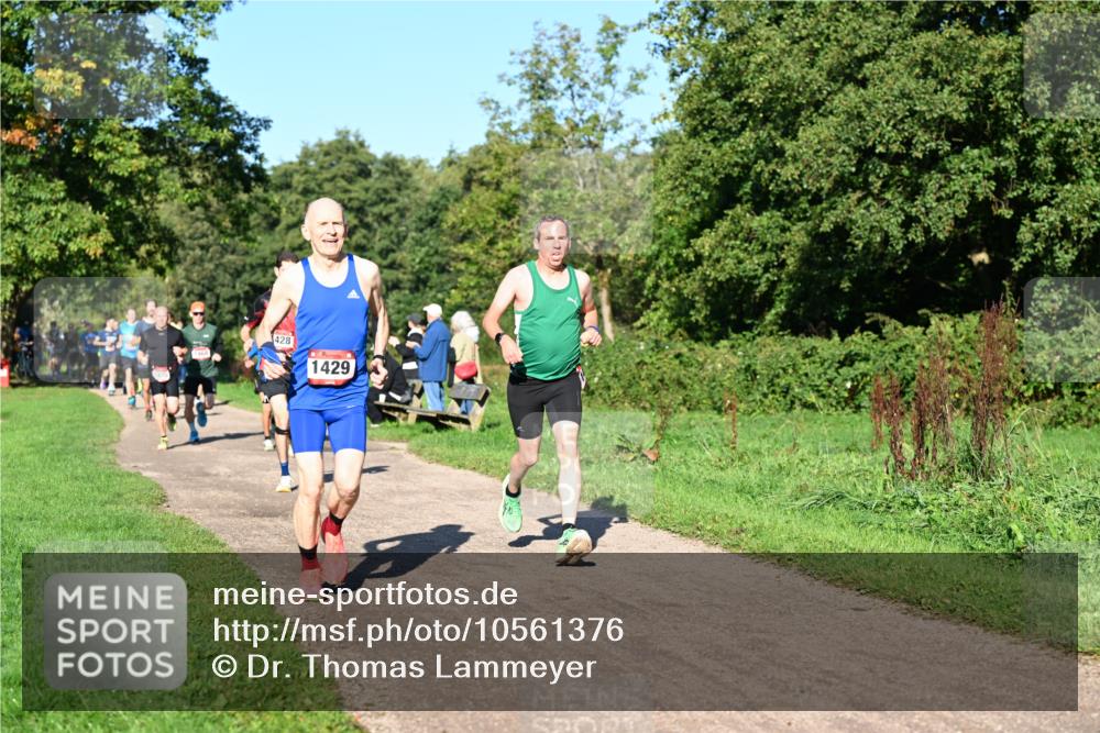 27.09.2026 - 35. Volkslauf durch das schöne Alstertal Dr. Thomas Lammeyer http://msf.ph/oto/10561376 27.09.2026 10:04:33 Laufen 428, 1429 meine-sportfotos.de