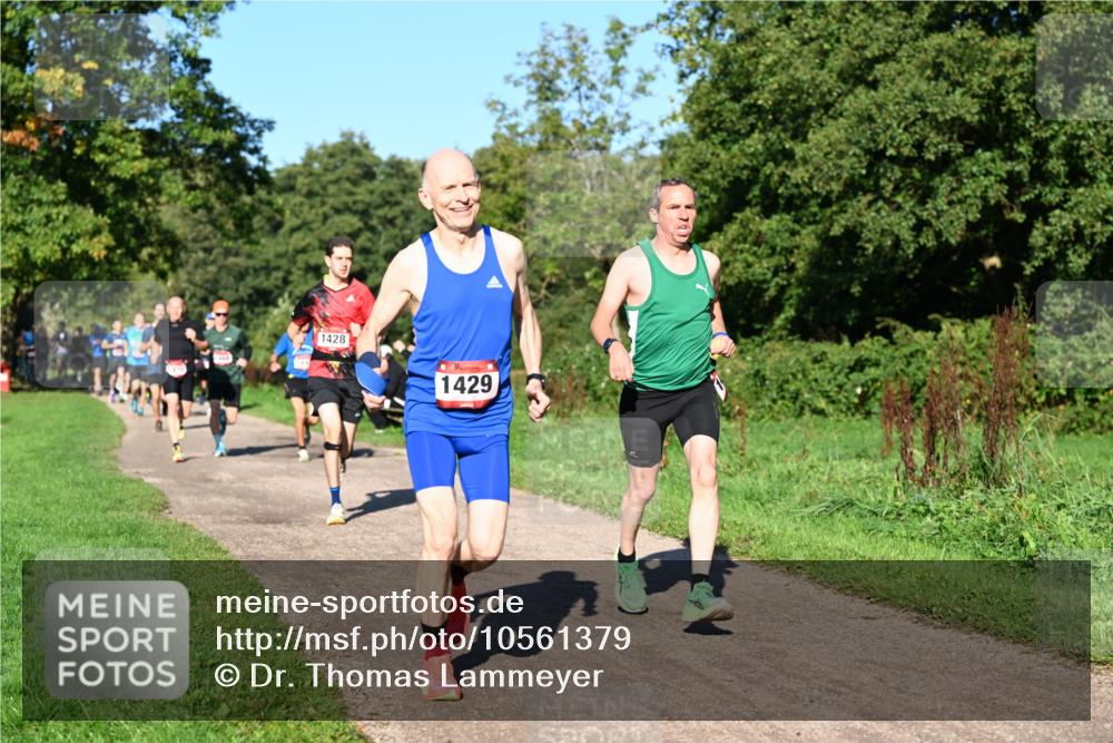 27.09.2026 - 35. Volkslauf durch das schöne Alstertal Dr. Thomas Lammeyer http://msf.ph/oto/10561379 27.09.2026 10:04:34 Laufen 1428, 1429 meine-sportfotos.de