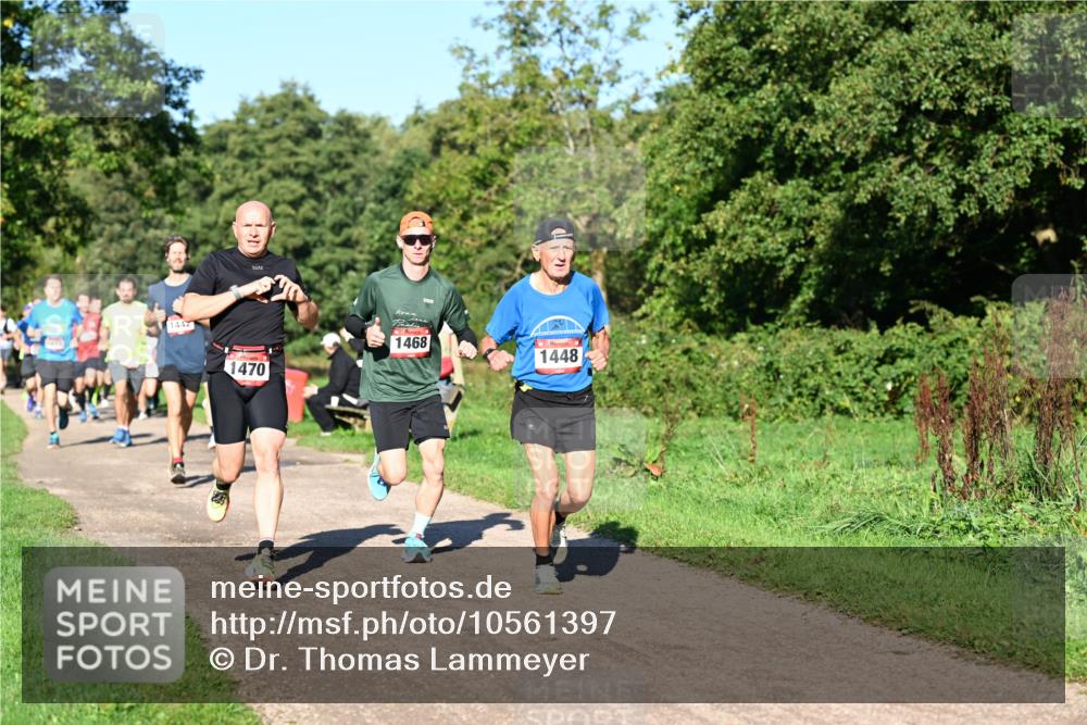 27.09.2026 - 34. Volkslauf durch das schöne Alstertal Dr. Thomas Lammeyer http://msf.ph/oto/10561397 27.09.2026 10:04:37 Laufen 1442, 1470, 1468, 1448 meine-sportfotos.de