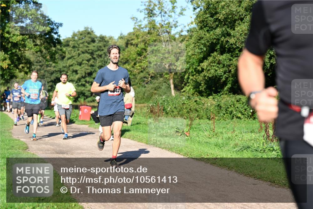 27.09.2026 - 35. Volkslauf durch das schöne Alstertal Dr. Thomas Lammeyer http://msf.ph/oto/10561413 27.09.2026 10:04:39 Laufen 1473, 1475, 442 meine-sportfotos.de