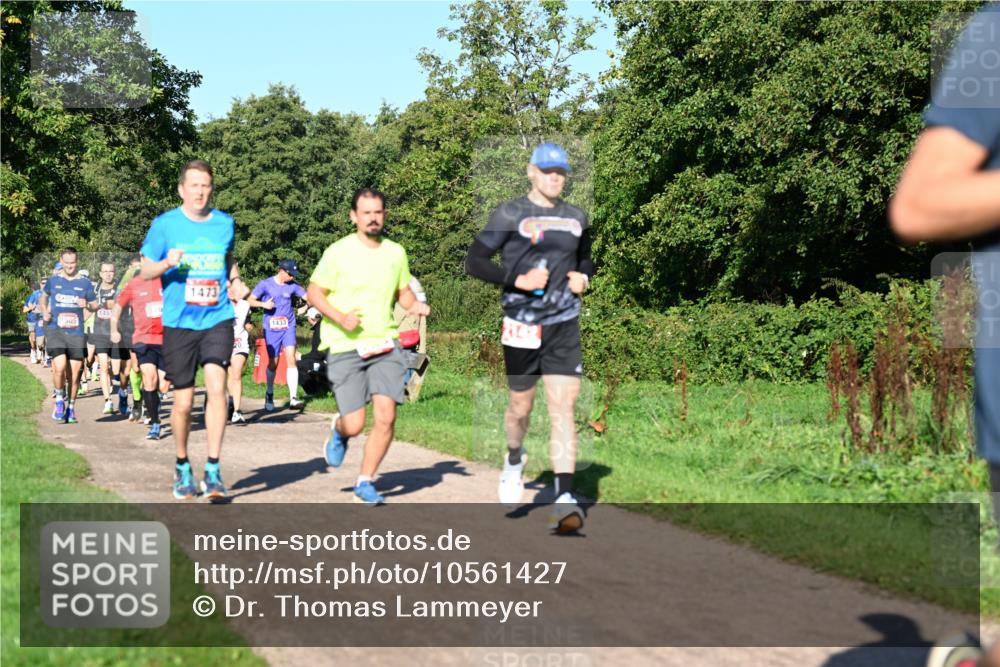 27.09.2026 - 35. Volkslauf durch das schöne Alstertal Dr. Thomas Lammeyer http://msf.ph/oto/10561427 27.09.2026 10:04:41 Laufen 1451, 1473, 20, 1433 meine-sportfotos.de