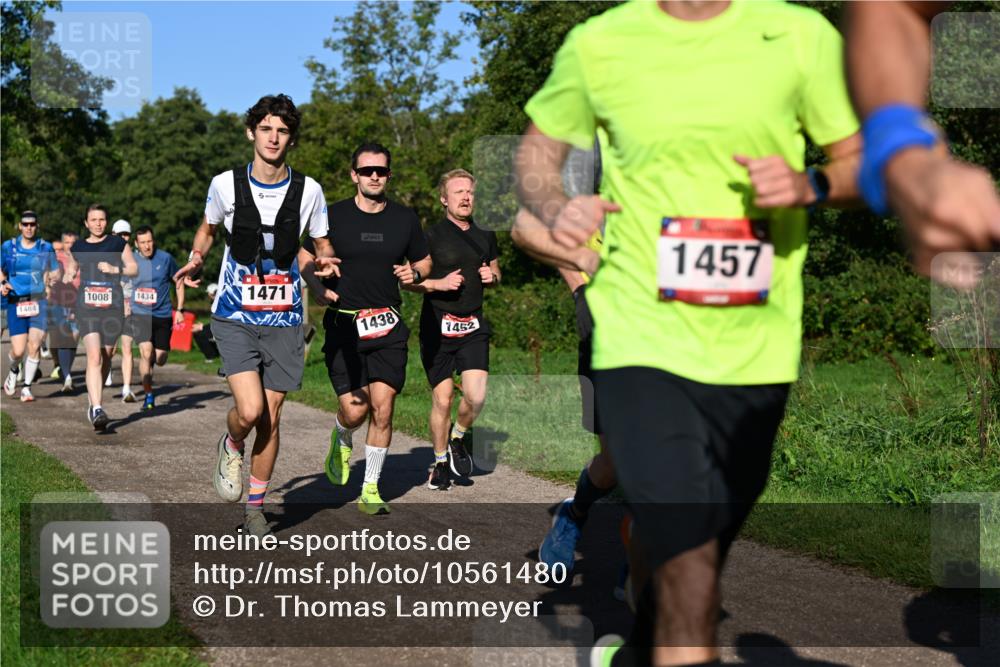 27.09.2026 - 34. Volkslauf durch das schöne Alstertal Dr. Thomas Lammeyer http://msf.ph/oto/10561480 27.09.2026 10:04:50 Laufen 1008, 1434, 1484, 1471, 1438, 1452, 1457 meine-sportfotos.de