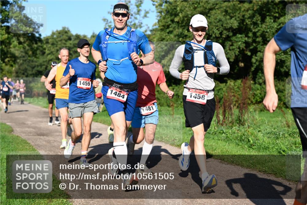 27.09.2026 - 35. Volkslauf durch das schöne Alstertal Dr. Thomas Lammeyer http://msf.ph/oto/10561505 27.09.2026 10:04:54 Laufen 1459, 1484, 1458, 481 meine-sportfotos.de