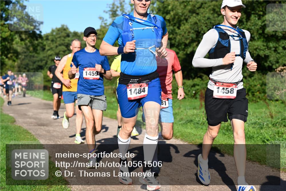 27.09.2026 - 35. Volkslauf durch das schöne Alstertal Dr. Thomas Lammeyer http://msf.ph/oto/10561506 27.09.2026 10:04:54 Laufen 1459, 1484, 81, 1458 meine-sportfotos.de