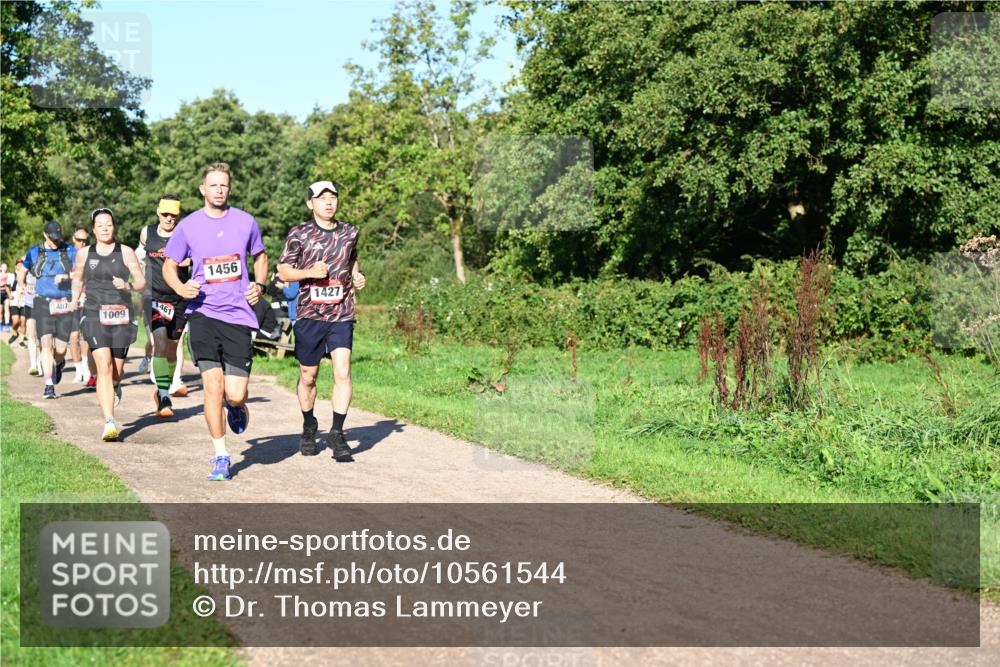 27.09.2026 - 34. Volkslauf durch das schöne Alstertal Dr. Thomas Lammeyer http://msf.ph/oto/10561544 27.09.2026 10:05:02 Laufen 1487, 1009, 1456, 1427, 1461 meine-sportfotos.de