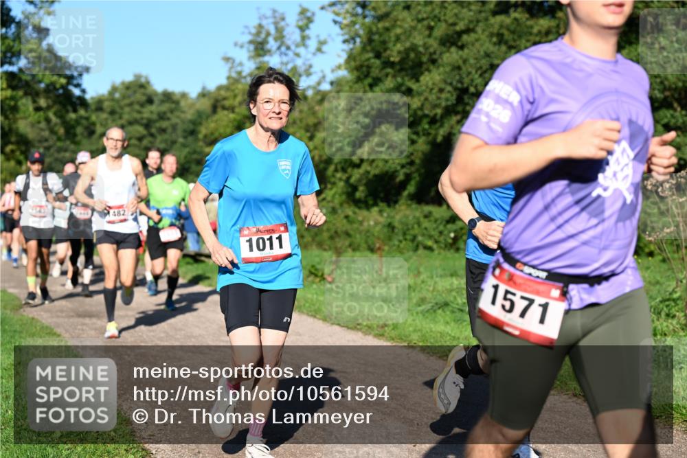 27.09.2026 - 35. Volkslauf durch das schöne Alstertal Dr. Thomas Lammeyer http://msf.ph/oto/10561594 27.09.2026 10:05:10 Laufen 482, 1011, 026, 1571 meine-sportfotos.de