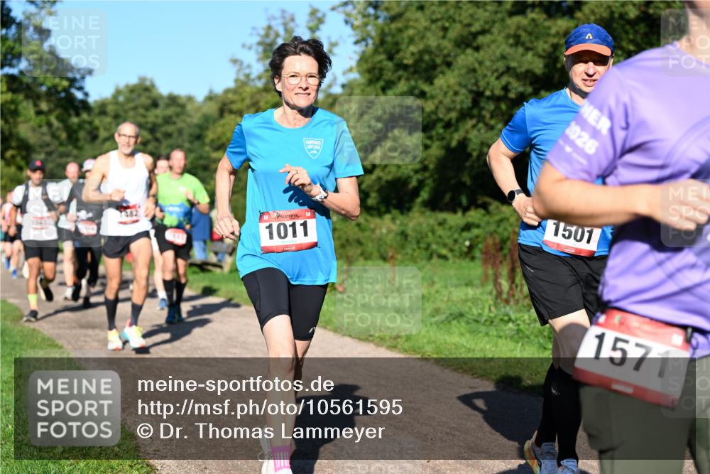 27.09.2026 - 35. Volkslauf durch das schöne Alstertal Dr. Thomas Lammeyer http://msf.ph/oto/10561595 27.09.2026 10:05:10 Laufen 1011, 2026, 1501, 1571 meine-sportfotos.de