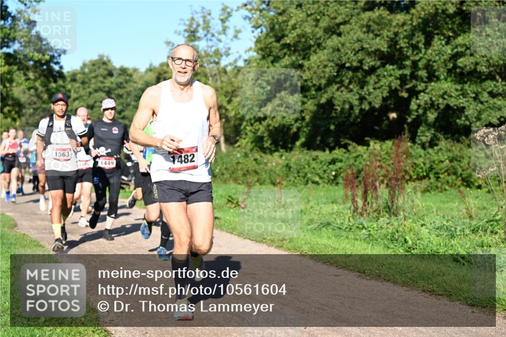 27.09.2026 - 35. Volkslauf durch das schöne Alstertal Dr. Thomas Lammeyer http://msf.ph/oto/10561604 27.09.2026 10:05:11 Laufen 1563, 11560, 1449, 1482 meine-sportfotos.de