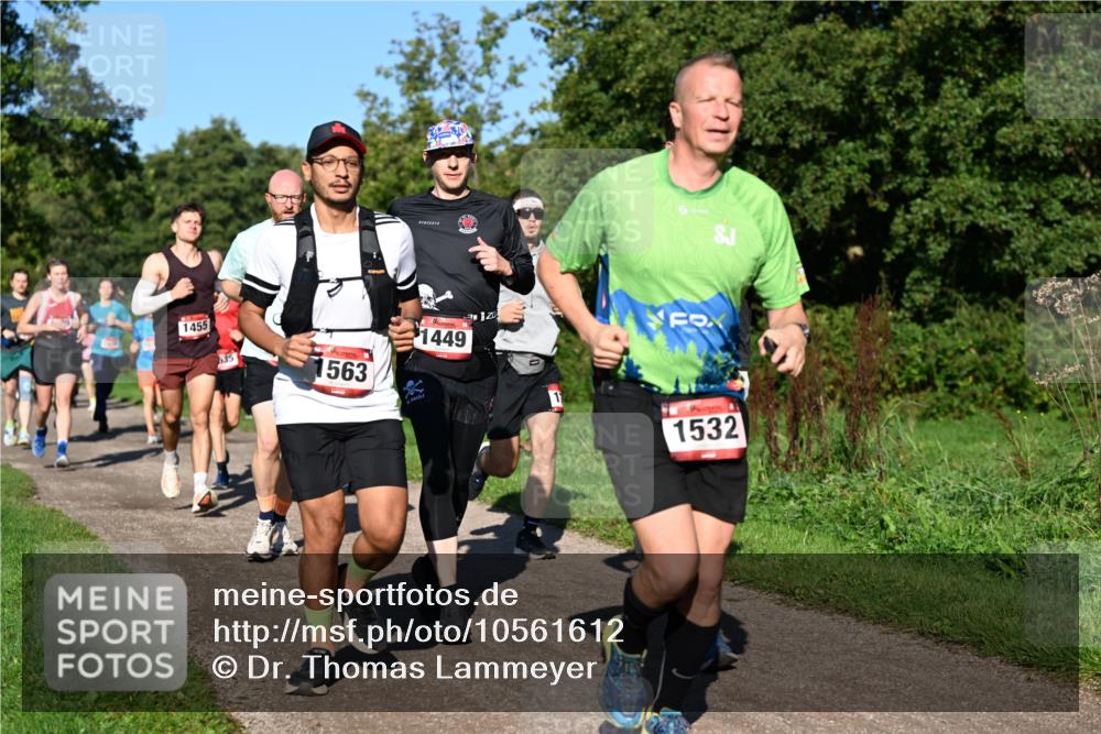 27.09.2026 - 35. Volkslauf durch das schöne Alstertal Dr. Thomas Lammeyer http://msf.ph/oto/10561612 27.09.2026 10:05:13 Laufen 1455, 35, 1563, 1449, 1532 meine-sportfotos.de