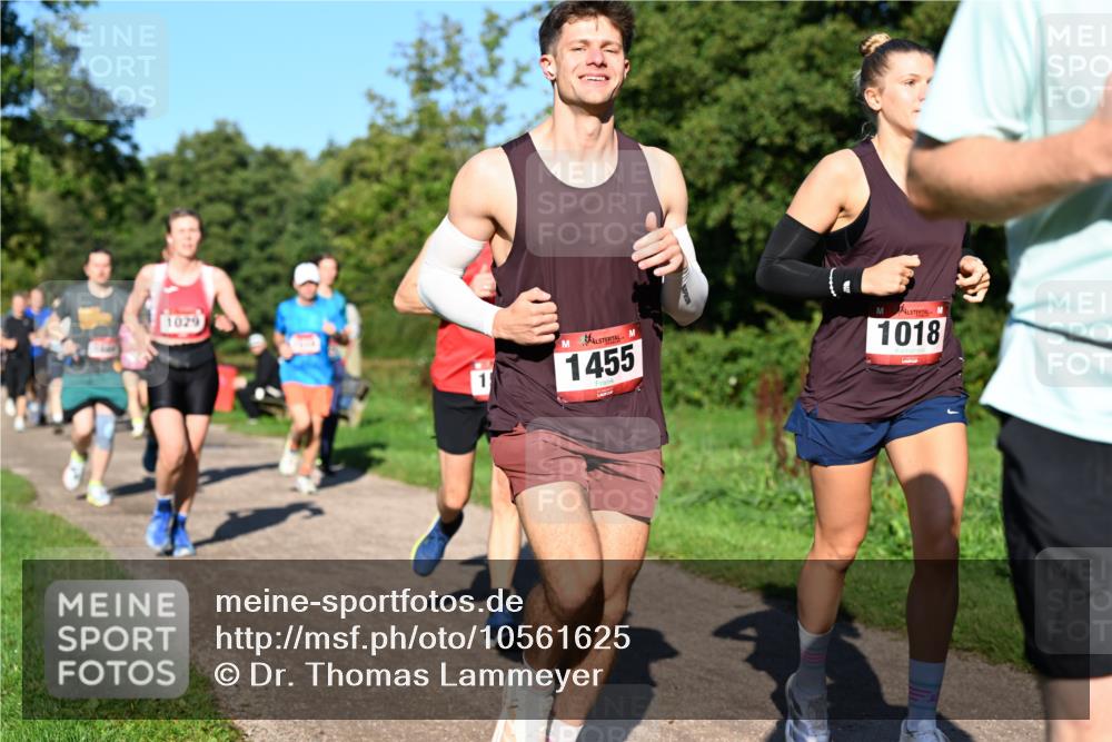 27.09.2026 - 35. Volkslauf durch das schöne Alstertal Dr. Thomas Lammeyer http://msf.ph/oto/10561625 27.09.2026 10:05:15 Laufen 1029, 1, 1455, 1018 meine-sportfotos.de