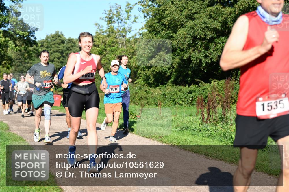 27.09.2026 - 35. Volkslauf durch das schöne Alstertal Dr. Thomas Lammeyer http://msf.ph/oto/10561629 27.09.2026 10:05:17 Laufen 1666, 029, 1510, 1535 meine-sportfotos.de