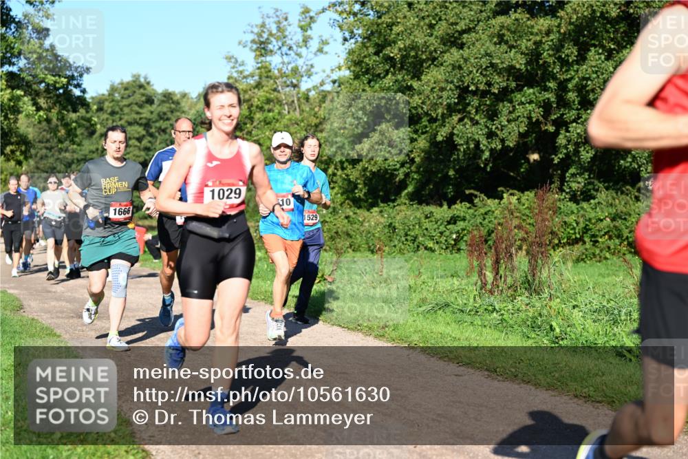 27.09.2026 - 35. Volkslauf durch das schöne Alstertal Dr. Thomas Lammeyer http://msf.ph/oto/10561630 27.09.2026 10:05:17 Laufen 1029, 1666, 10, 1529 meine-sportfotos.de