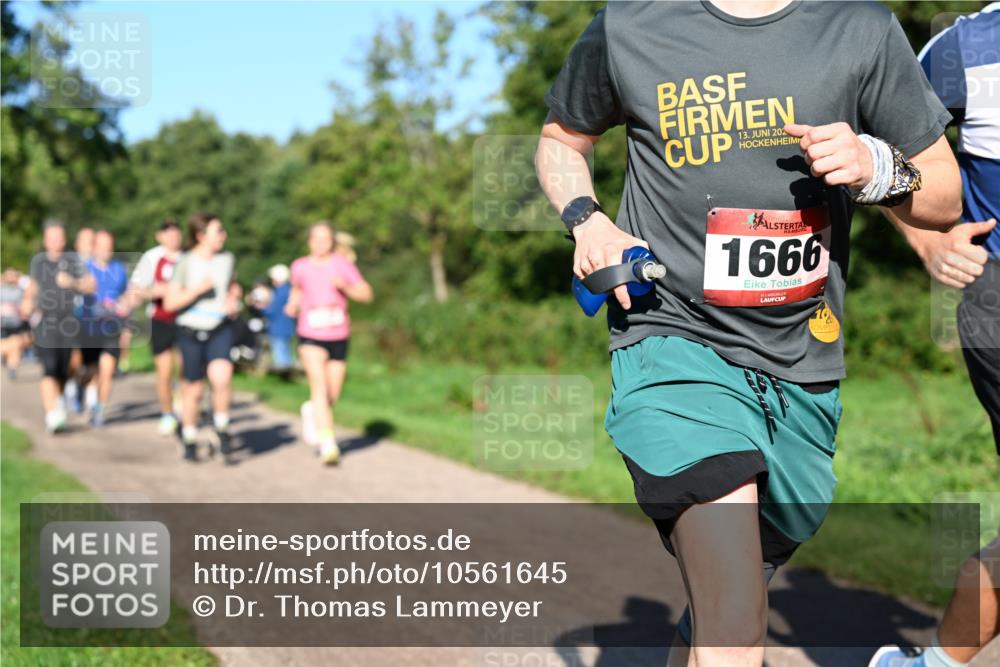 27.09.2026 - 35. Volkslauf durch das schöne Alstertal Dr. Thomas Lammeyer http://msf.ph/oto/10561645 27.09.2026 10:05:19 Laufen 13, 202, 1666 meine-sportfotos.de