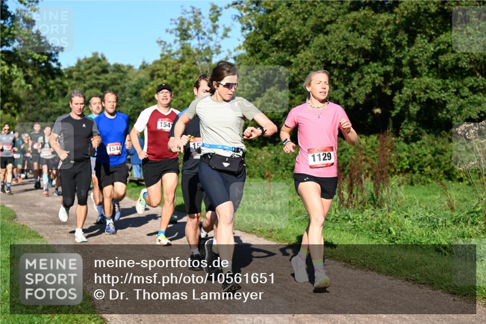27.09.2026 - 35. Volkslauf durch das schöne Alstertal Dr. Thomas Lammeyer http://msf.ph/oto/10561651 27.09.2026 10:05:21 Laufen 1544, 1541, 1129 meine-sportfotos.de