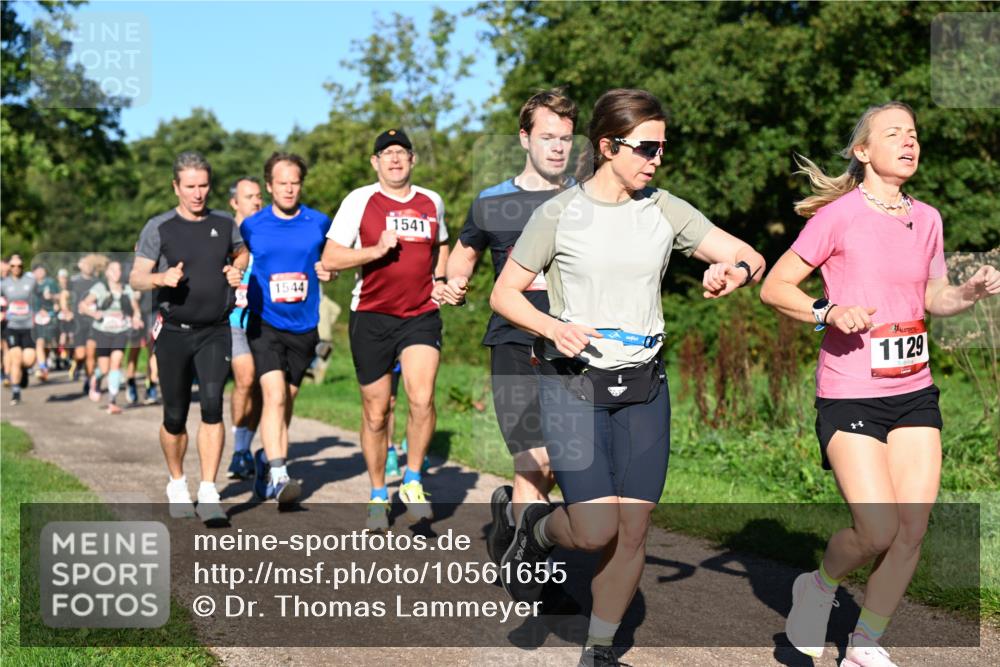 27.09.2026 - 35. Volkslauf durch das schöne Alstertal Dr. Thomas Lammeyer http://msf.ph/oto/10561655 27.09.2026 10:05:22 Laufen 1544, 1541, 1129 meine-sportfotos.de