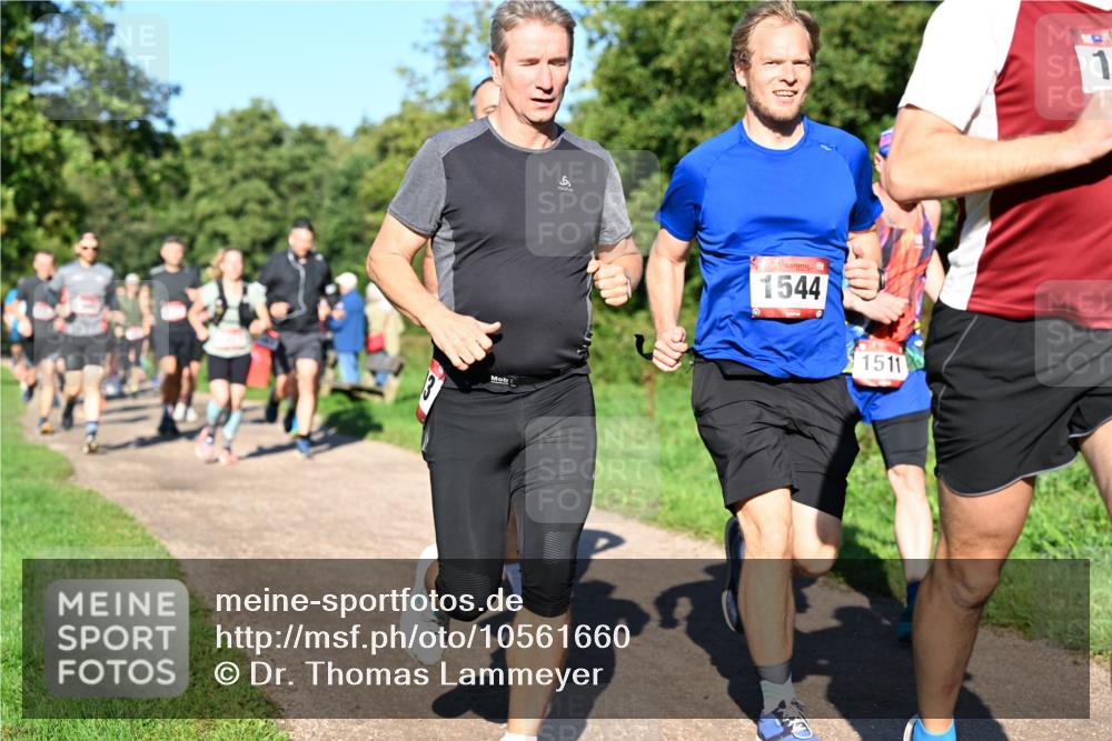 27.09.2026 - 35. Volkslauf durch das schöne Alstertal Dr. Thomas Lammeyer http://msf.ph/oto/10561660 27.09.2026 10:05:23 Laufen 1544, 1511, 1 meine-sportfotos.de