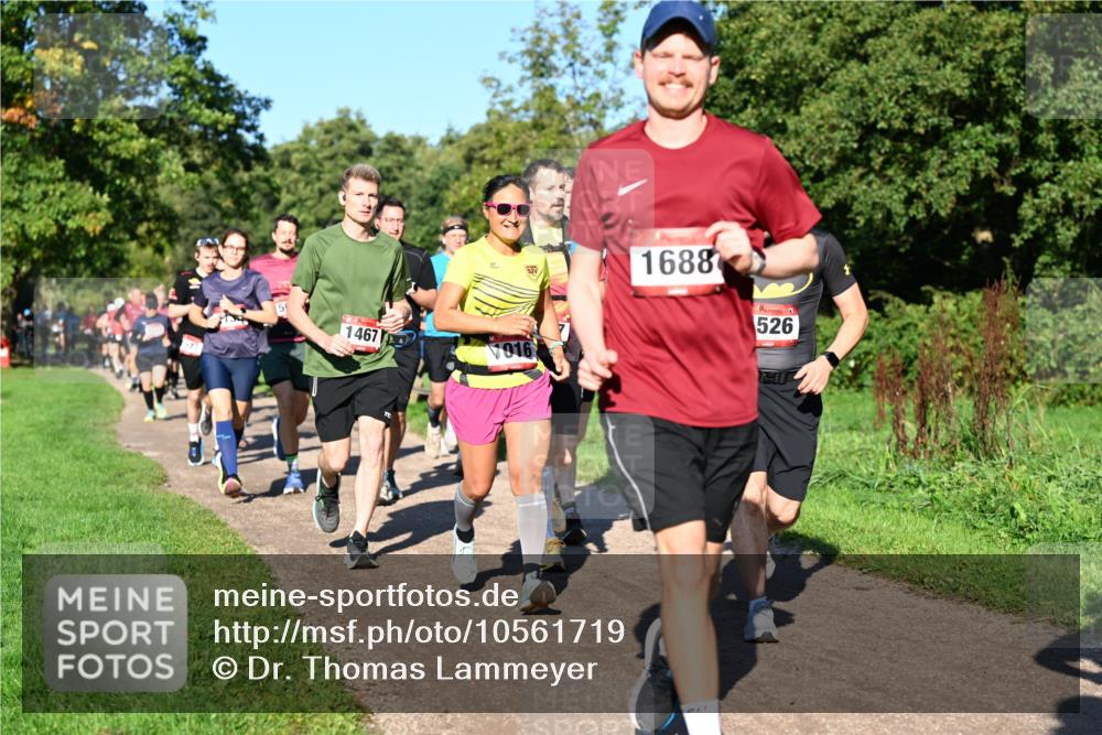 27.09.2026 - 35. Volkslauf durch das schöne Alstertal Dr. Thomas Lammeyer http://msf.ph/oto/10561719 27.09.2026 10:05:38 Laufen 1467, 016, 1688, 526 meine-sportfotos.de