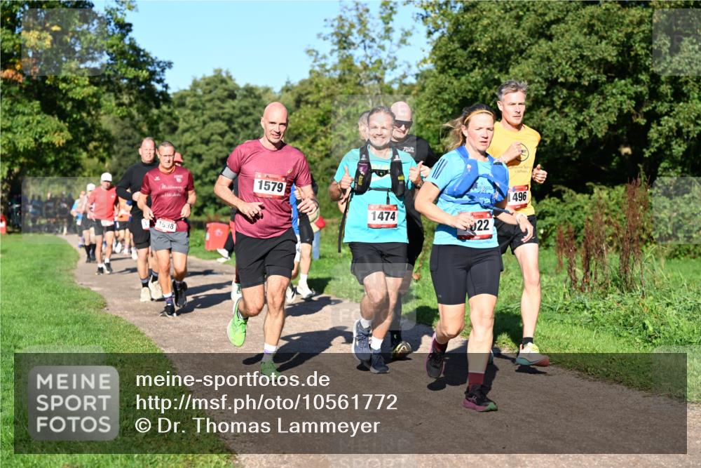 27.09.2026 - 35. Volkslauf durch das schöne Alstertal Dr. Thomas Lammeyer http://msf.ph/oto/10561772 27.09.2026 10:05:46 Laufen 1579, 1474, 1598, 22, 496 meine-sportfotos.de