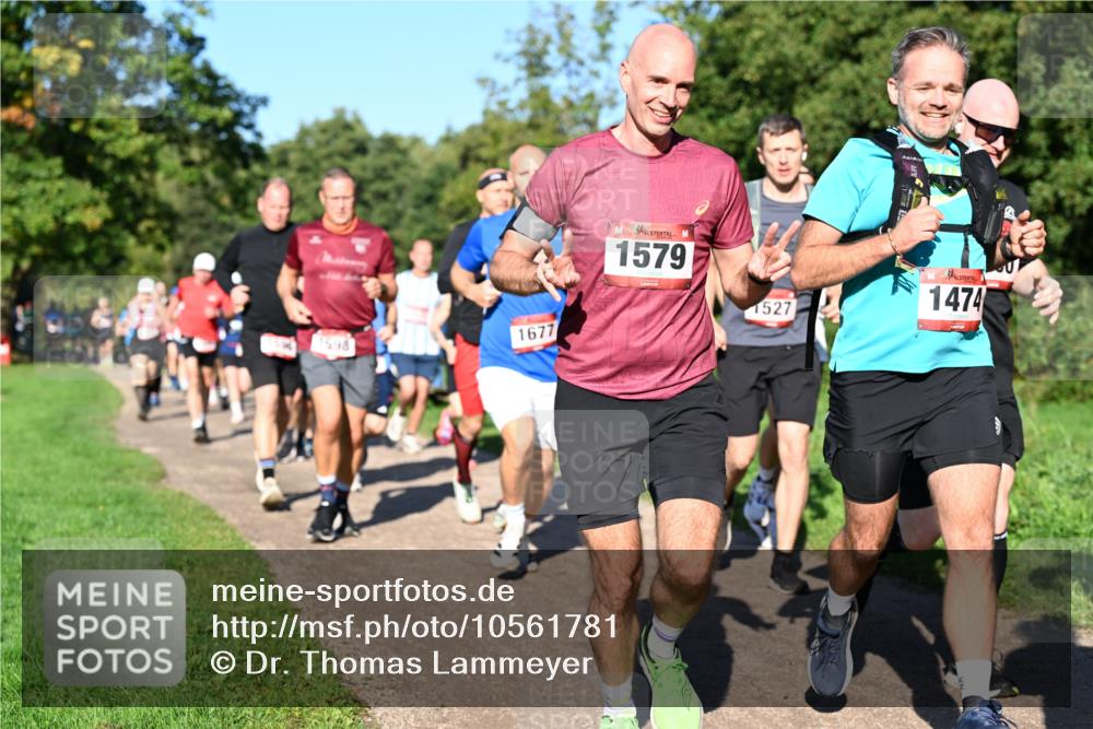 27.09.2026 - 35. Volkslauf durch das schöne Alstertal Dr. Thomas Lammeyer http://msf.ph/oto/10561781 27.09.2026 10:05:47 Laufen 1598, 1677, 40, 1579, 1527, 1474 meine-sportfotos.de