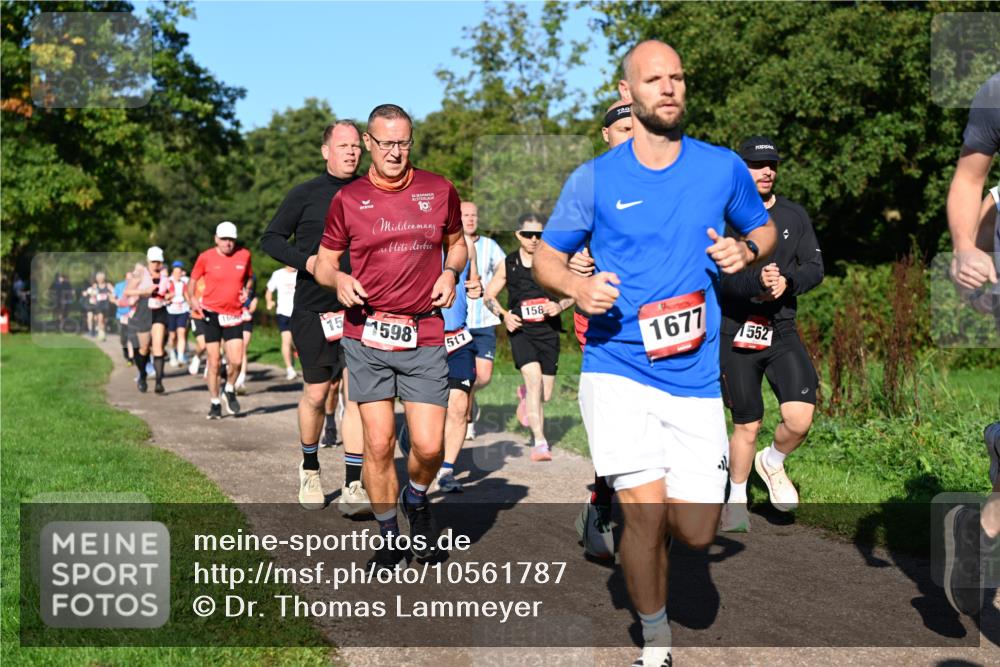27.09.2026 - 35. Volkslauf durch das schöne Alstertal Dr. Thomas Lammeyer http://msf.ph/oto/10561787 27.09.2026 10:05:48 Laufen 19, 15, 1598, 517, 158, 1677, 1552 meine-sportfotos.de
