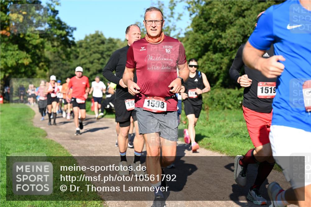 27.09.2026 - 35. Volkslauf durch das schöne Alstertal Dr. Thomas Lammeyer http://msf.ph/oto/10561792 27.09.2026 10:05:49 Laufen 30, 15, 1598, 15, 1519 meine-sportfotos.de
