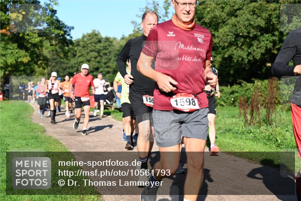 27.09.2026 - 35. Volkslauf durch das schöne Alstertal Dr. Thomas Lammeyer http://msf.ph/oto/10561793 27.09.2026 10:05:49 Laufen 159, 19, 1598 meine-sportfotos.de