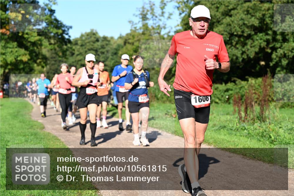 27.09.2026 - 35. Volkslauf durch das schöne Alstertal Dr. Thomas Lammeyer http://msf.ph/oto/10561815 27.09.2026 10:05:53 Laufen 103, 1039, 1606 meine-sportfotos.de