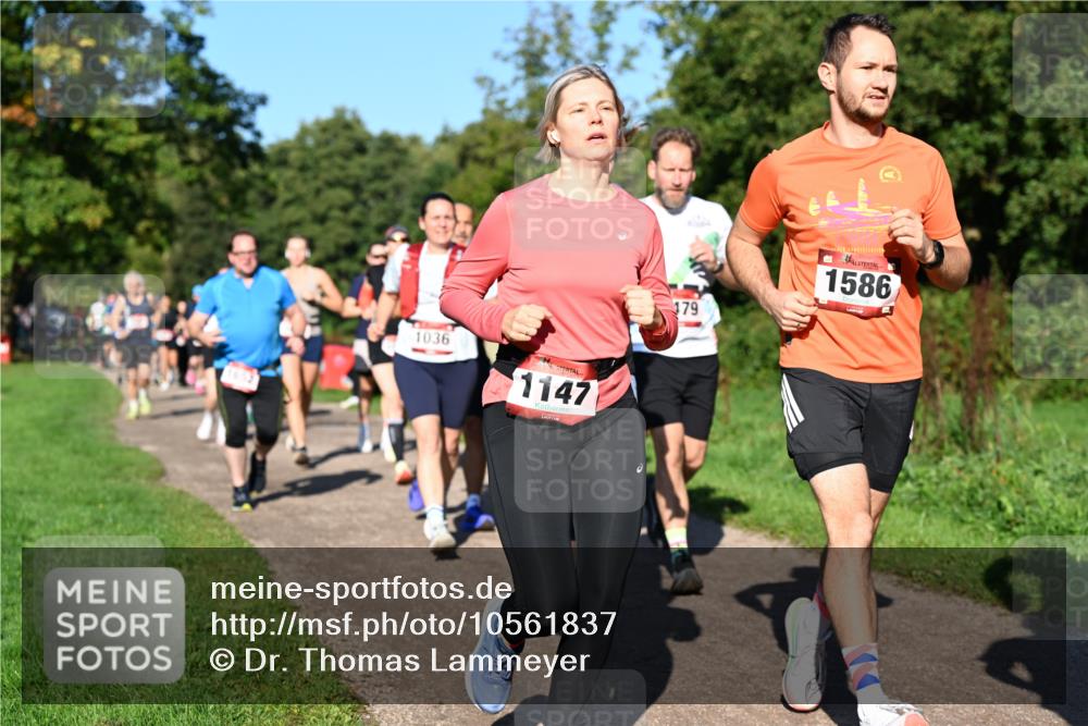 27.09.2026 - 35. Volkslauf durch das schöne Alstertal Dr. Thomas Lammeyer http://msf.ph/oto/10561837 27.09.2026 10:05:56 Laufen 1036, 1147, 179, 1586 meine-sportfotos.de