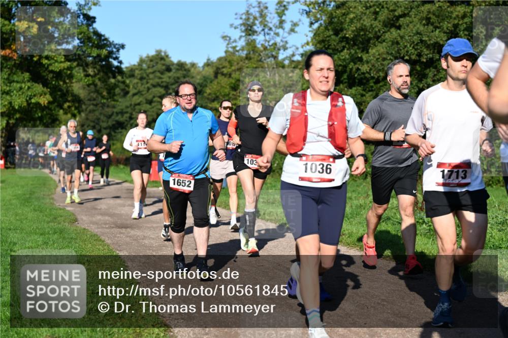 27.09.2026 - 35. Volkslauf durch das schöne Alstertal Dr. Thomas Lammeyer http://msf.ph/oto/10561845 27.09.2026 10:05:57 Laufen 411, 1652, 103, 1036, 1713 meine-sportfotos.de