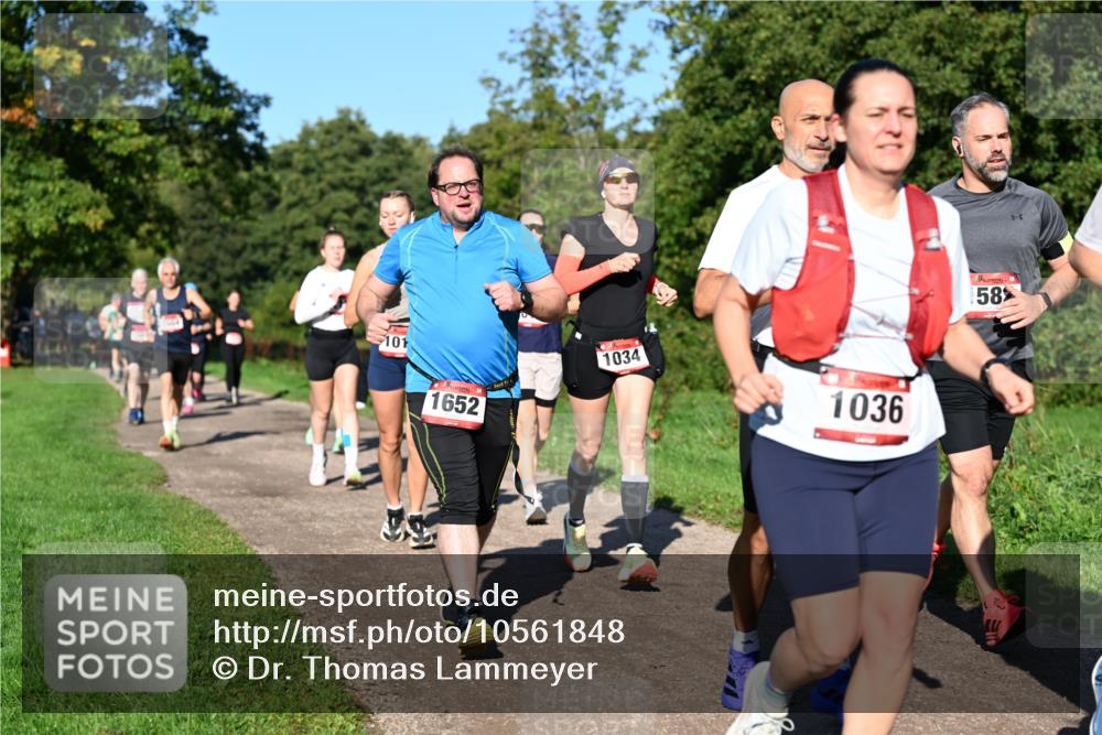 27.09.2026 - 35. Volkslauf durch das schöne Alstertal Dr. Thomas Lammeyer http://msf.ph/oto/10561848 27.09.2026 10:05:58 Laufen 101, 1652, 1034, 1036, 58 meine-sportfotos.de